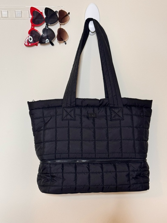Reebok Handbags - Reebok Black Quilted Travel Tote